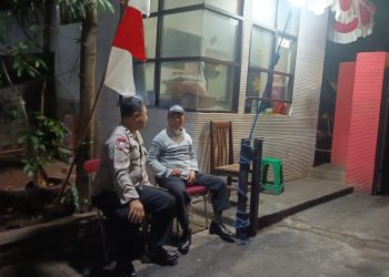 Bhabinkamtibmas Ajak Satpam Tingkatkan Kewaspadaan Lingkungan di Pesanggrahan