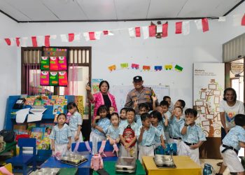Polsek Cakung Monitor Pembagian 3.235 Porsi Makanan Bergizi Gratis di 11 Sekolah