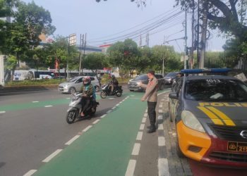 Polisi Laksanakan Pengaturan Lalin Pagi di Kawasan Veteran III, Pastikan Situasi Aman dan Kondusif