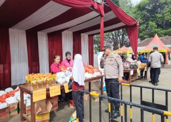 Polsek Cikarang Utara Gelar Bazar Gerakan Pangan Murah Sambut HUT RI ke-80