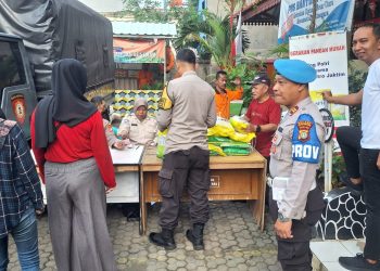 Polsek Jatinegara Amankan Pendistribusian Gerakan Pangan Murah Sambut HUT ke-80 RI