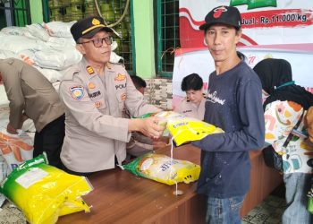 Polres Metro Jakarta Timur Gelar Gerakan Pangan Murah, 5 Ton Beras Didistribusikan untuk Warga Makasar