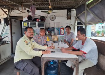 Bangun Kedekatan dengan Warga, Bhabinkamtibmas Polsek Pulogadung Lakukan Cooling System di Pisangan Timur