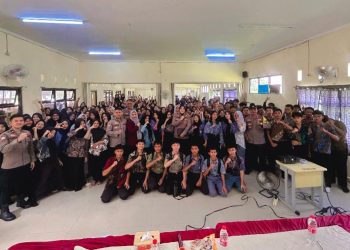 Satbinmas Polres Metro Bekasi Gelar Police Goes to School di SMA Negeri 1 Cikarang Timur