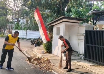 Sinergi Tiga Pilar Menteng Gelar Kerja Bakti Bersihkan Lingkungan RW 07
