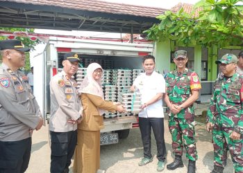 Polsek Tambelang Kawal Launching Program Makan Bergizi Gratis, 3.252 Siswa di Bekasi Terima Distribusi
