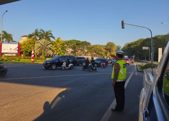Pengaturan Lalu Lintas di Perempatan Fly Over Deltamas: Situasi Lancar, Ramai, dan Terkendali