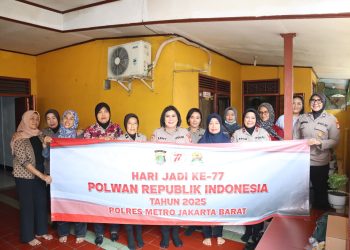 Polwan Polres Metro Jakarta Barat Anjangsana ke Purnawirawan, Wujud Kepedulian di HUT ke-77 Polwan
