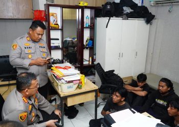 Kapolres Metro Jakarta Utara Kunjungi Polsek Cilincing Terkait Diamankannya 12 Orang Diduga Akan Ikut Unjuk Rasa di Jakarta Pusat