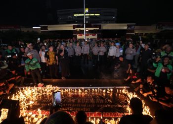 Ojol di Jatim Bersama Polri dan TNI Doa Bersama untuk Affan, Komitmen Kondusif