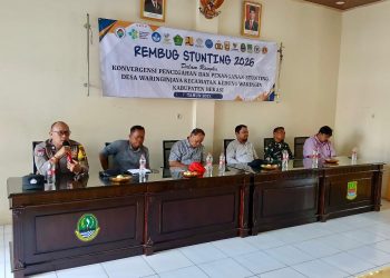 Bhabinkamtibmas Desa Waringinjaya Hadiri Rapat Minggon & Rembug Stunting Tahun Anggaran 2026