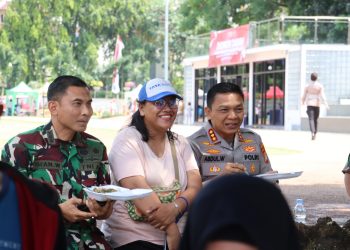 Kapolres Metro Depok Bersama Ojol Nikmati Suasana CFD yang Aman dan Nyaman