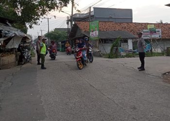 Polsek Pebayuran Gelar Gatur Lalin Pagi, Wujudkan Kelancaran Arus Kendaraan