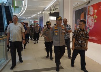 Kapolres Metro Bekasi Pimpin Patroli Dialogis di Mall Living World Grand Wisata