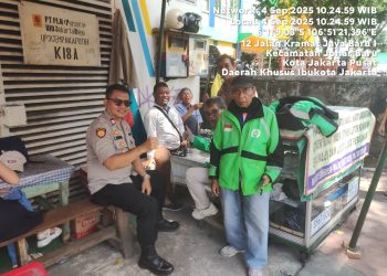 Sambang Dialogis, Kapolsubsektor Kayu Awet Ajak Ojol dan Warga Jaga Jakarta Aman