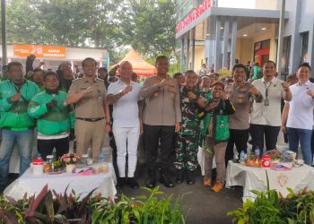 Polres Metro Jakarta Utara Gelar Silahturahmi dengan Driver Ojol, Bagikan 200 Paket Sembako dan Pengobatan Gratis di Kelapa Gading