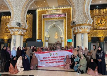 Polwan Polres Metro Bekasi Gelar Bakti Religi dalam Rangka HUT ke-77 Tahun 2025
