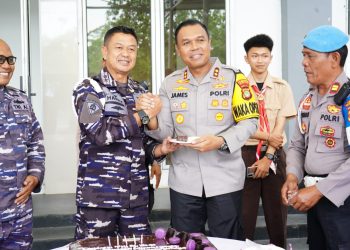 Wakapolres Metro Jakarta Utara Beri Kejutan HUT ke-80 TNI AL di Puspomal