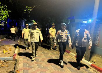 Bhabinkamtibmas Pulau Panggang Sosialisasikan Layanan Call Center 110, Ajak Warga Dukung Program Jaga Jakarta