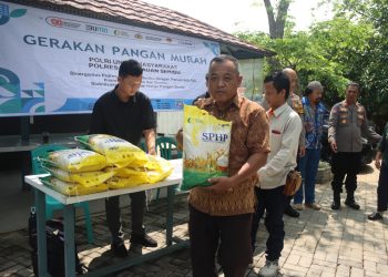 Polres Kepulauan Seribu Gelar Gerakan Pangan Murah, Ratusan Paket Beras Habis Terjual