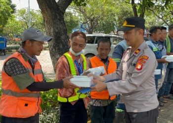 Polres Pelabuhan Tanjung Priok, Jum’at Berkah Sedekah Makanan untuk Ojol, Buruh, dan Sopir