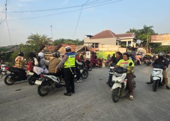Polsek Babelan Laksanakan Gatur Lalin Pagi, Atur Kepadatan Akses Menuju Jakarta