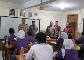 Polsek Pademangan Police Go To School di SMK Harapan Mulia,    Sosialisasi Bahaya Kenakalan Remaja dan Narkoba