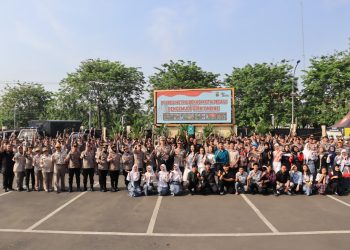 Datangi polres metro Bekasi kota mahasiswa dan pelajar berikan dukungan moril