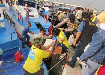 Polsek Kawasan Sunda Kelapa Amankan Akses ke Kepulauan Seribu di Dermaga Kali Adem