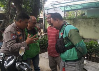 Bhabinkamtibmas Tebet Barat Sambangi Pengemudi Ojol, Sampaikan Himbauan Antisipasi Curanmor
