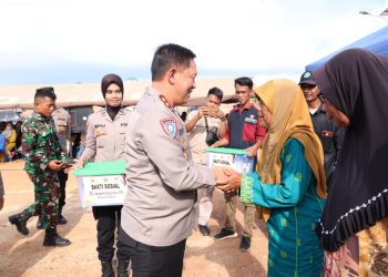 Polri Gelar Bakti Sosial 35 Tahun IKDB 90, Bagikan 1.485 Paket Sembako di Rempang Batam