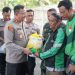 Jumat Peduli, Polres Metro Jakarta Utara dan Polsek Kelapa Gading Berbagi Bersama Komunitas Ojol