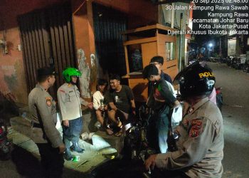 Jaga Kondusivitas Wilayah, Polsek Johar Baru Gelar Patroli Cipta Kondisi Dini Hari