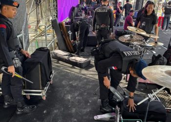 Brimob Polda Metro Jaya Pastikan Keamanan dan Kenyamanan Penonton di Awesome Skool Fest 2025 Ancol.