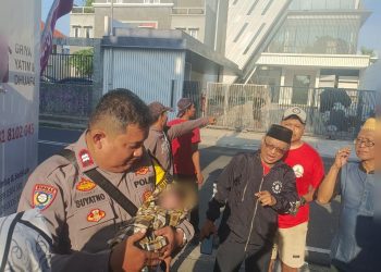 Bhabinkamtibmas Palmerah Aiptu Suyatno Respon Cepat Laporan Penemuan Bayi