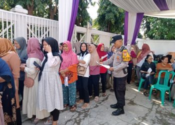 Bhabinkamtibmas Perigi Lama Hadiri Bakti Sosial dan Ajak Warga Aktif Jaga Kamtibmas