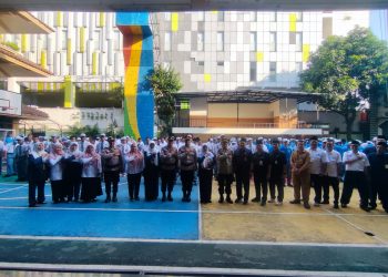 Lewat Upacara Bendera, Polisi Tanamkan Disiplin dan Karakter Positif di SMKN 34 Jakarta