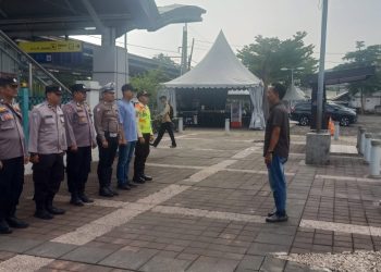 Polisi Hadir Humanis di Stasiun Bekasi Timur, Pastikan Warga Nyaman