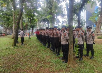 Polsek Metro Menteng Gelar Apel Pengamanan Aksi “Suara Rakyat Anti Anarkisme” di Tugu Proklamasi
