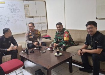Bhabinkamtibmas Karet Tengsin Patroli Dialogis dan Sambangi Petugas Keamanan Apartemen Sudirman