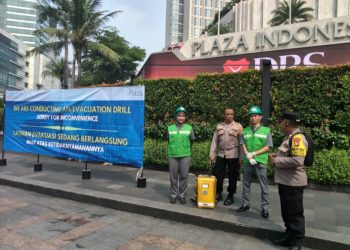 Polsek Metro Menteng Kawal Latihan Jalur Evakuasi Kebakaran di Plaza Indonesia