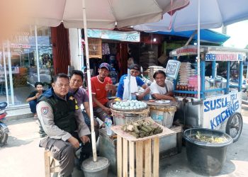 Polisi Sambangi Pasar Tradisional Karang Anyar, Dengarkan Aspirasi Pedagang