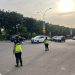 Polwan Polres Metro Bekasi Hadir di Pagi Hari, Atur Lalu Lintas dan Tegur Pengendara yang Melanggar