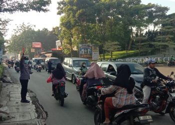 Polsek Setu Gelar Pengaturan Lalu Lintas Pagi Hari, Arus Kendaraan Berjalan Lancar