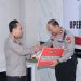 Kabid Humas Polda Metro Jaya Berikan Penghargaan untuk Personel Humas Berprestasi
