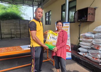 Polsek Kelapa Gading Gelar Gerakan Pangan Murah, Warga Antusias Dapatkan Beras SPHP