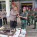 Polres Metro Jakut dan Polsek Cilincing Beri Kejutan Ulang Tahun ke-80 untuk Prajurit TNI di Mako Pasmar I Marunda