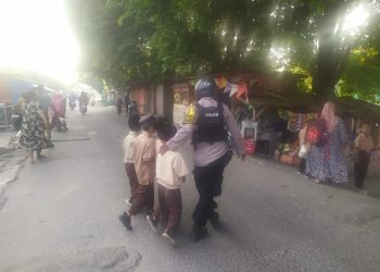 Polsek Kedung Waringin Gelar Yanmas Pagi, Atur Lalu Lintas dan Bantu Anak Sekolah