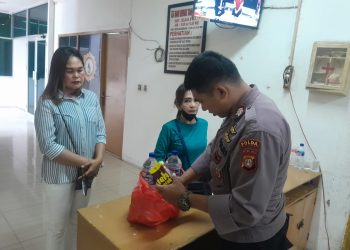 Cegah Barang Terlarang Masuk, Polsek Kemayoran Lakukan Pemeriksaan Ketat Penjenguk Tahanan