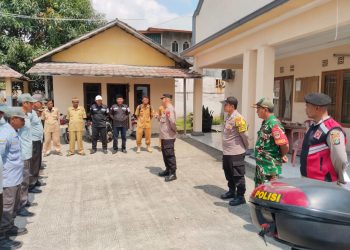 Polsek Tambelang Tingkatkan Sinergitas dengan Linmas, Gelar Pembinaan Harkamtibmas di Sukawangi